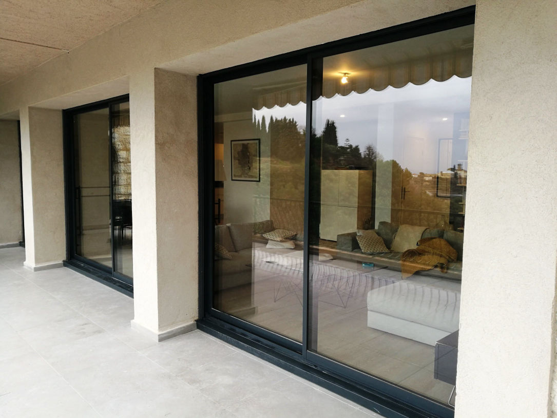 La société Alu Videmo installe vos volets, stores, portes d'entrée et vos fenêtres PVC et aluminium K-Line autour de Nice