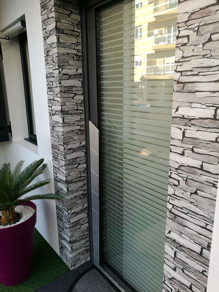 La société Alu Vi De Mo installe vos volets, stores, portes d'entrée et vos fenêtres PVC et aluminium K-Line autour de Nice