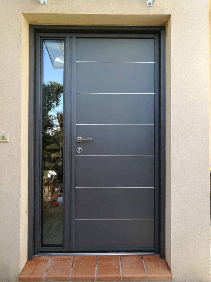 La société Alu Vi De Mo installe vos volets, stores, portes d'entrée et vos fenêtres PVC et aluminium K-Line autour de Nice